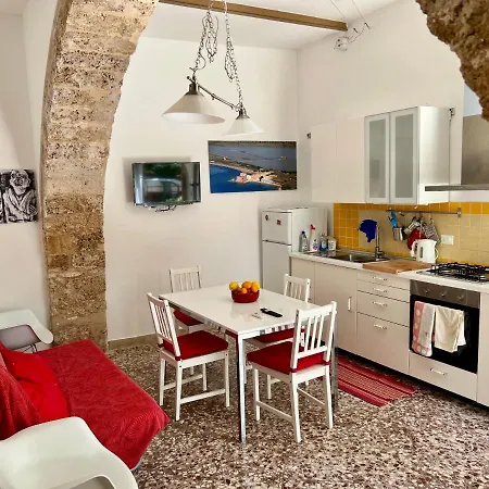 Ferienhaus House With Garden Noto