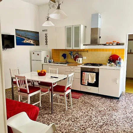House With Garden Ferienhaus Noto